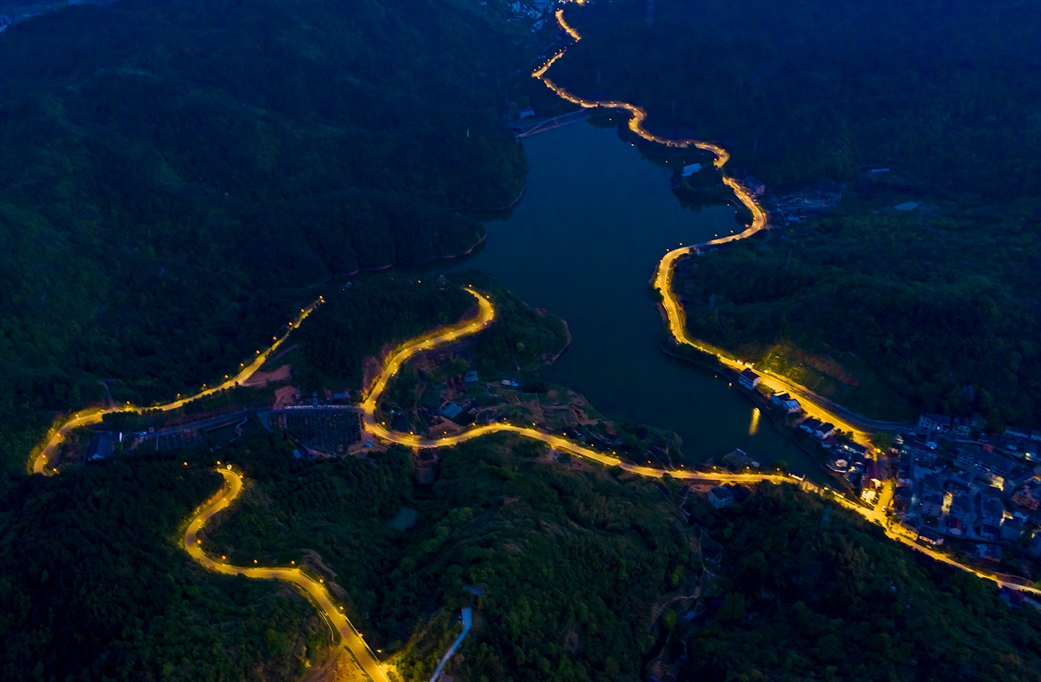 山村致富路 王建生.jpg